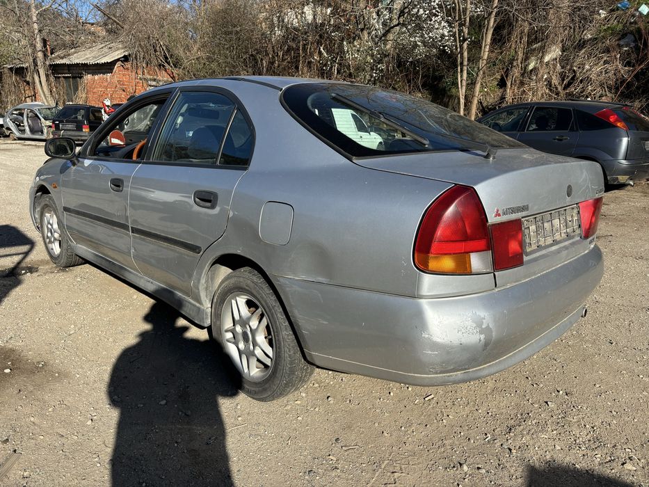 Мицубиши каризма 1.6 бензин на части.