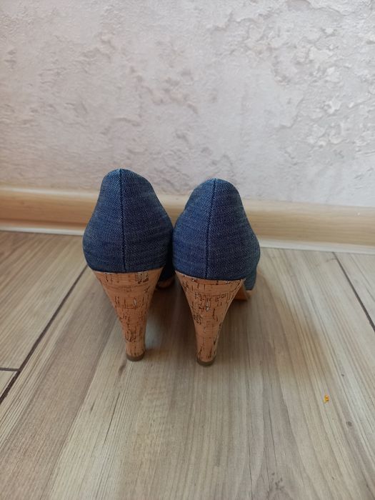 Продаю туфельки джинсовые