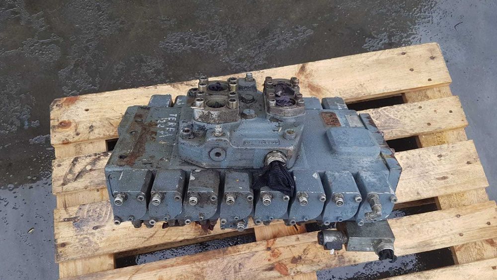 Distribuitor Hidraulic Terex M9-1005-00  excavator Terex TC210 , TC225
