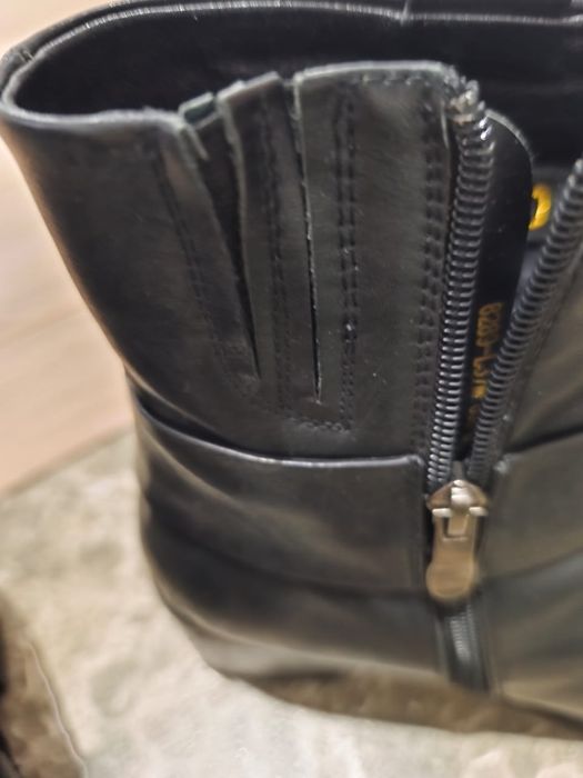 Две пары зимних сапог, кожаные