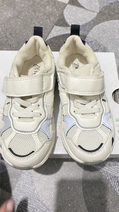 Прлдам кроссовки Zara размер 25 в идеальном состоянии