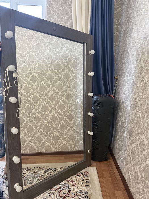 Продается зеркало с подсветкой