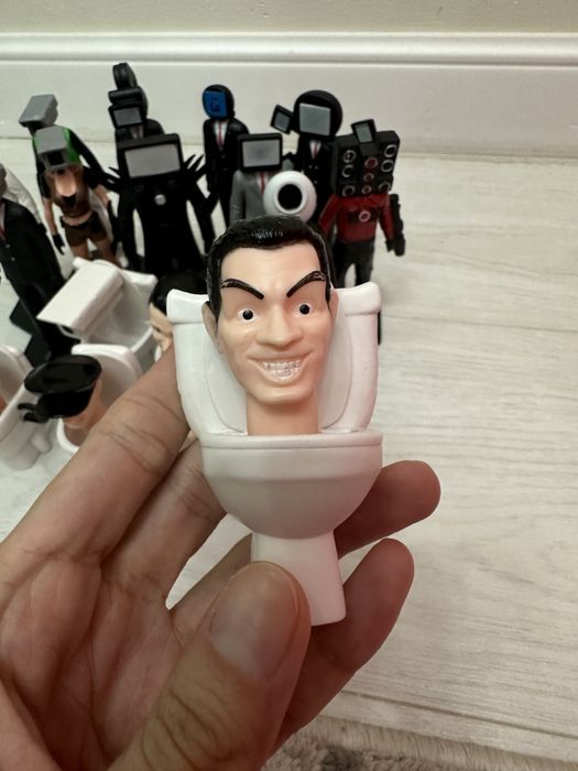 Продам фигурки скибиди туалет