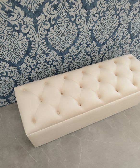 Vând bancheta,Bancuta Chesterfield Catifea crem,(bej spatiu depozitare