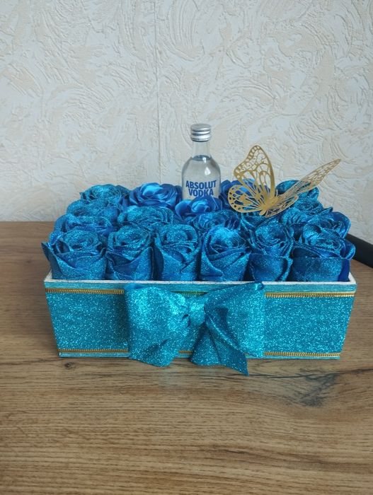 Уникален букет с бейби рози от сатенена панделка