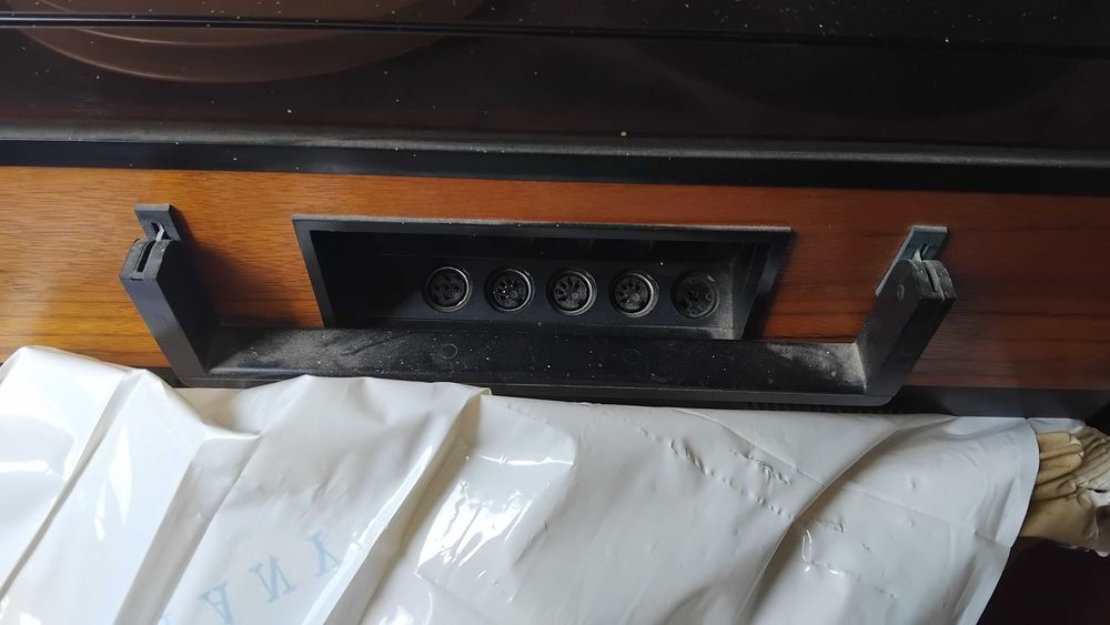 Продавам магнетофон UNITRA M 2405 S