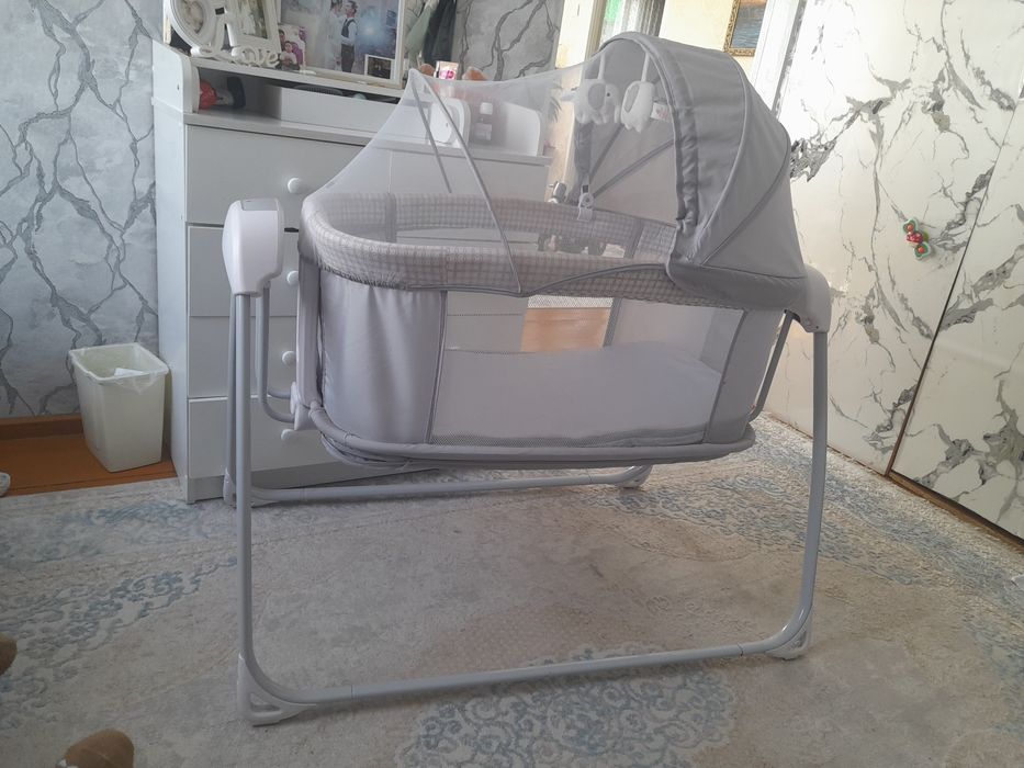 Продам детскую кровать качалку