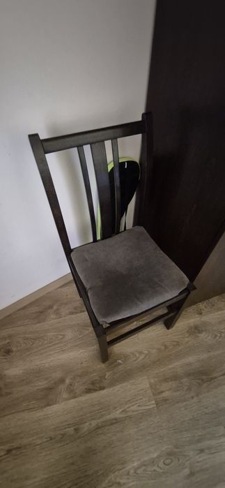 Трапеза маса със столове