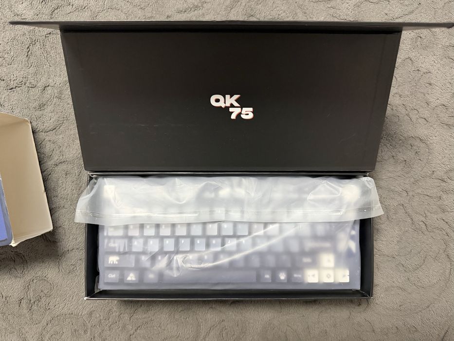 Tastatura Qwerty mecanica QK75-Carpathian + mousepad