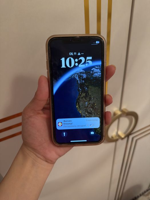 Айфон 11  белый цвет б/у