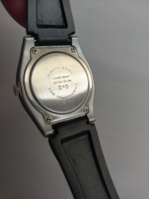 Часовник ръчен с фосфорни стрелки и цифри Япония