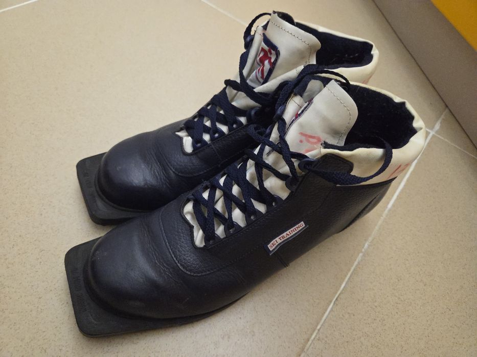 Лыжные ботинки по 3000, 43, 44 размера