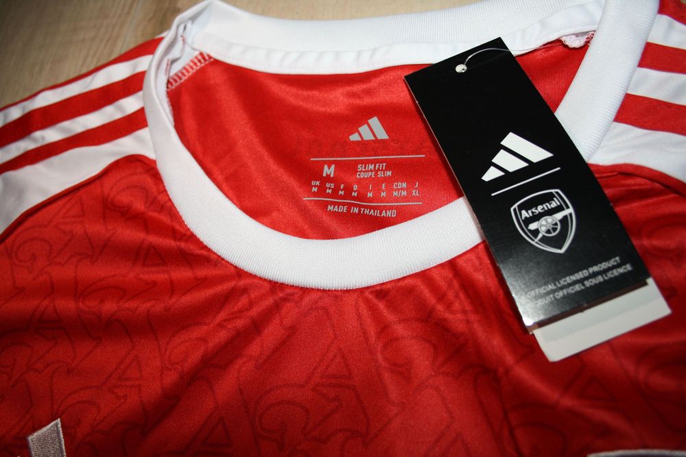 Arsenal 25/26 домакински екип