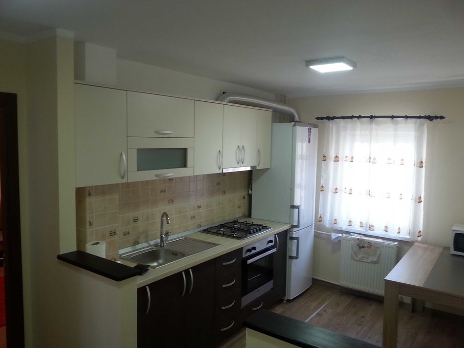 Inchiriez 2 camere in Zamca complet mobilat-utilat