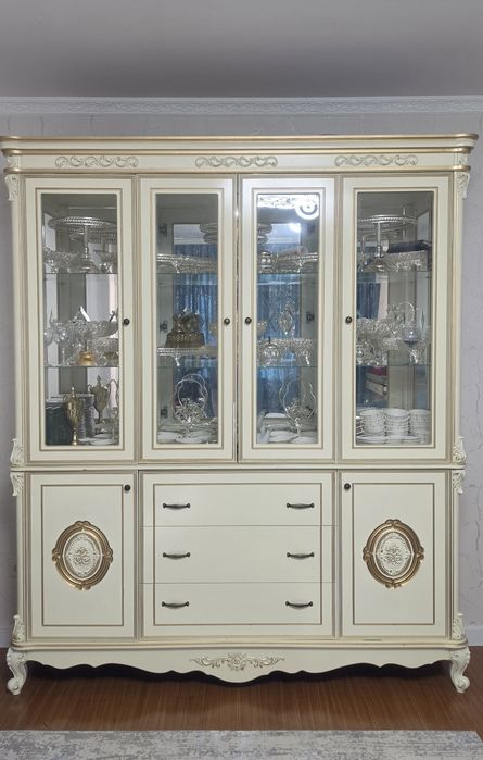 Продам сервант в