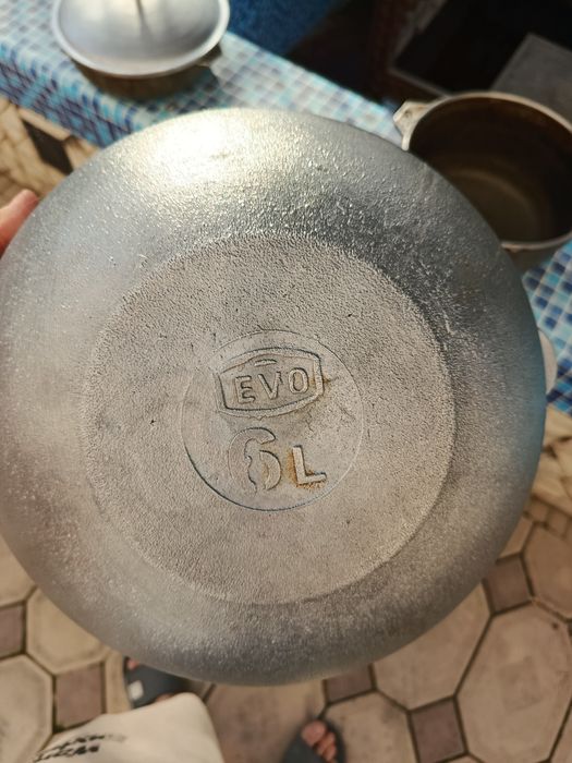 Казаны для приготовления пищи.