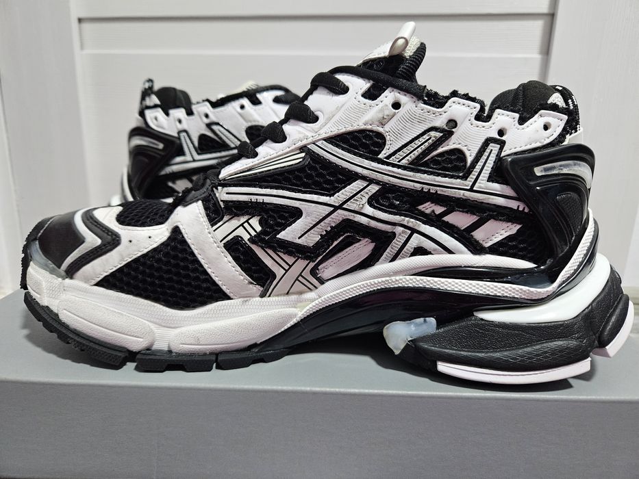 Balenciaga Runner Black And White