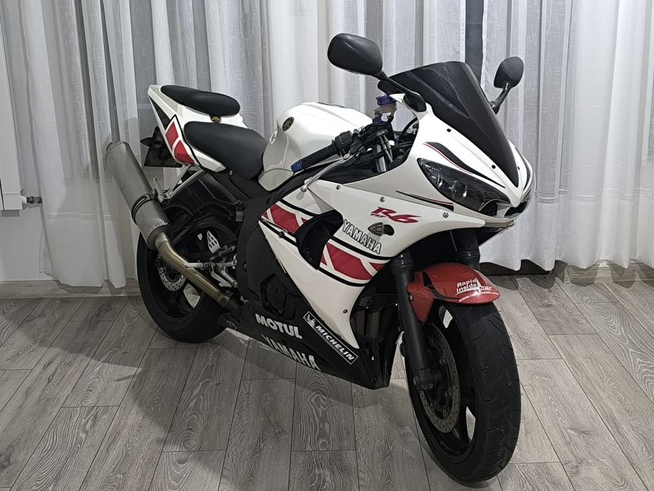 Vând motocicleta Yamaha R6