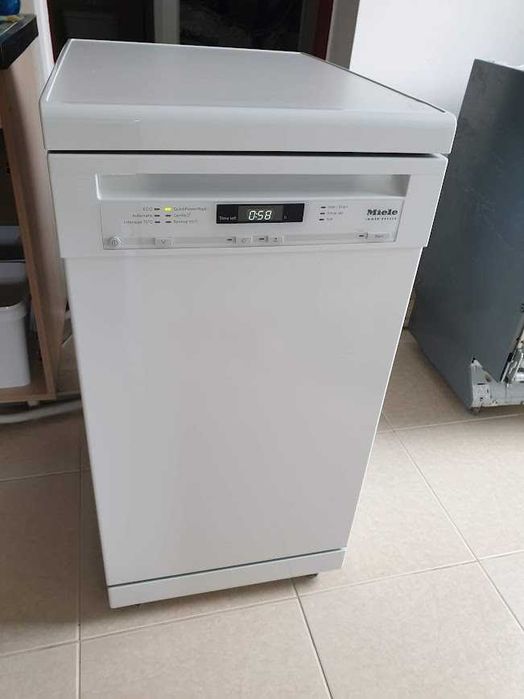 Miele Съдомиялна - 9 Комплекта - Свободностояща - 45см - Тясна