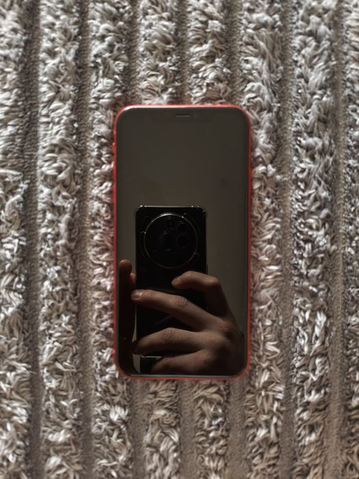 iPhone 11 64GB Red