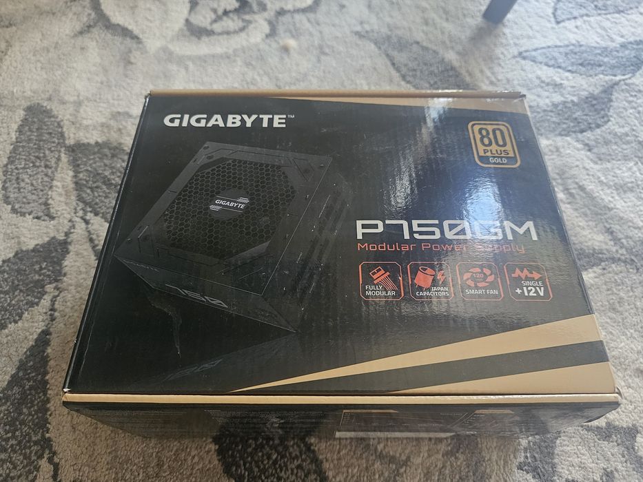 Блок питания Gigabyte P750GM