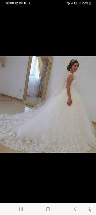 Vand rochiie de mireasa model unicat pret original 2.600 de euro