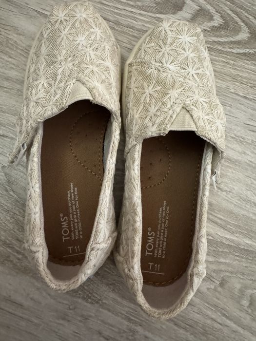 Детски маратонки Adidas и Kinetiks светещи и Toms