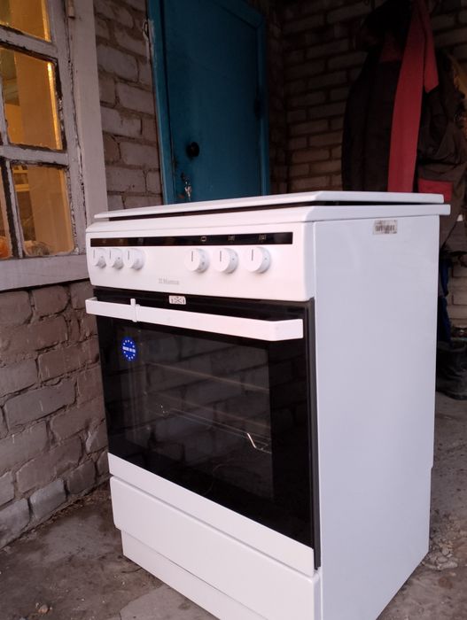 Продам газовую плиту Hansa
