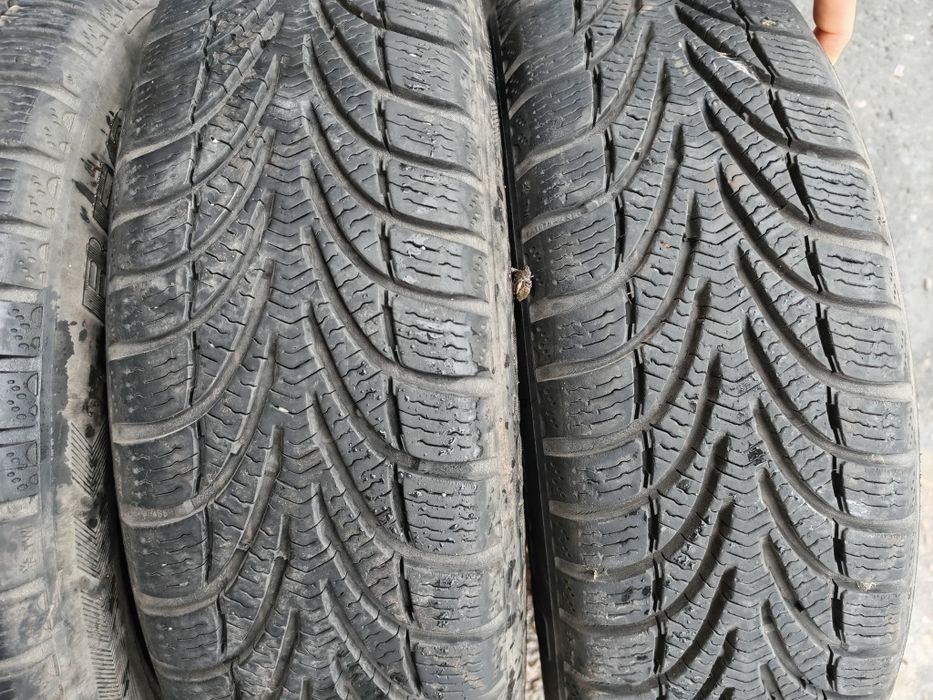 Vând 4 jante tabla cu 4 anvelope iarna pentru Toyota 175.65.15