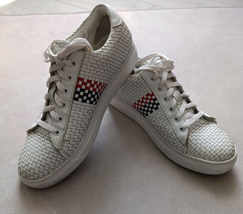 Оригинал белые кроссы Baldinini 42 размер