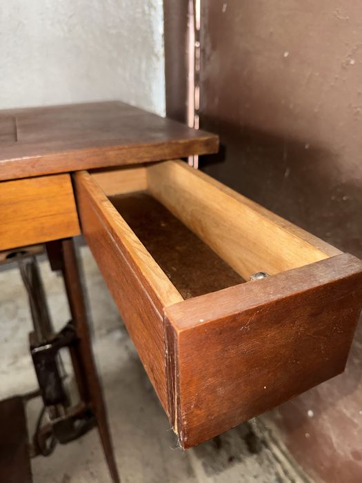 Шевна машина Naumann с маса и педал