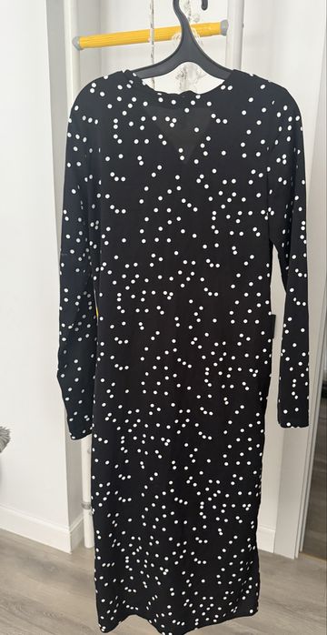 Продам платье прямое закрытое