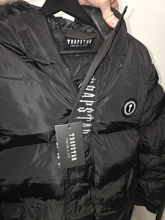 Geaca de iarnă x Trapstar   / essentials