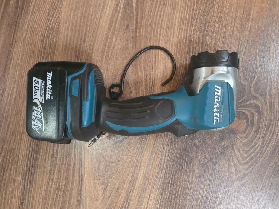 PACHET MAKITA: Proiector, Flex pe acumulator,, incarcator, set de -P-