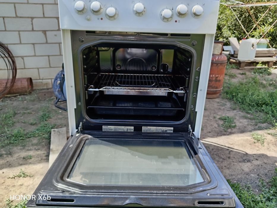 Кухонные плита(газовые-3,электронные - 1)