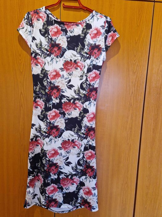 Рокли с къс ръкав/без ръкави