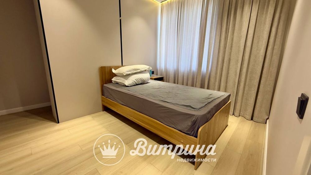 Трёхуровневый дизайнерский дом позади Greenwich