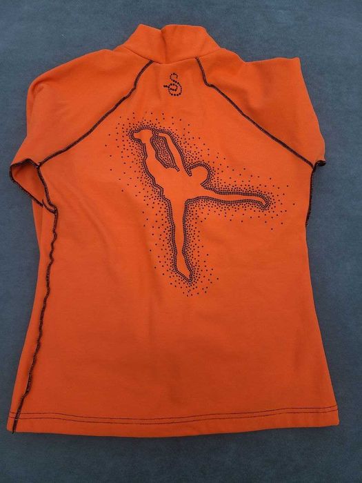 Продается спортивный костюм для фигурного катания