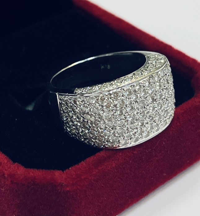 Дамски пръстен бяло злато и брилянти