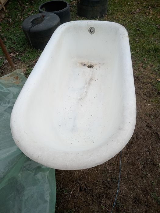 Vînd vană de fontă