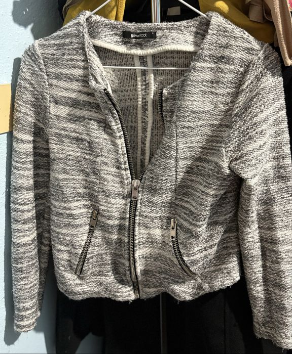 Пакет дамски дрехи – жилетки + 2 парти поли