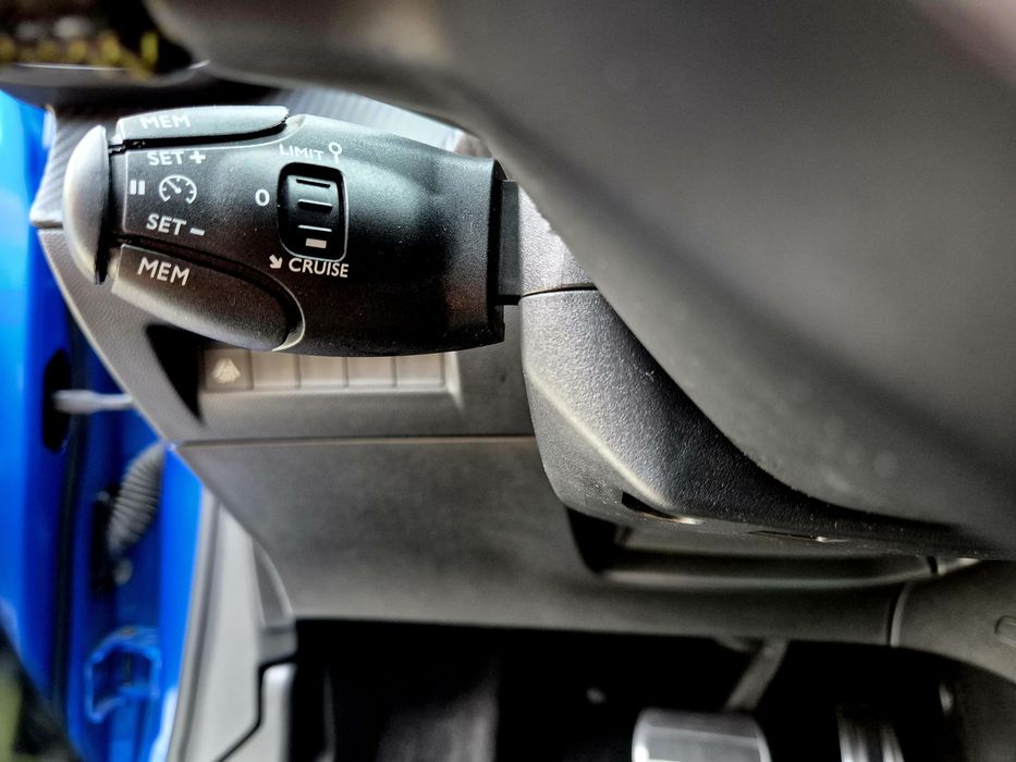 Peugeot 208 1.2i GT Line 101hp автомат