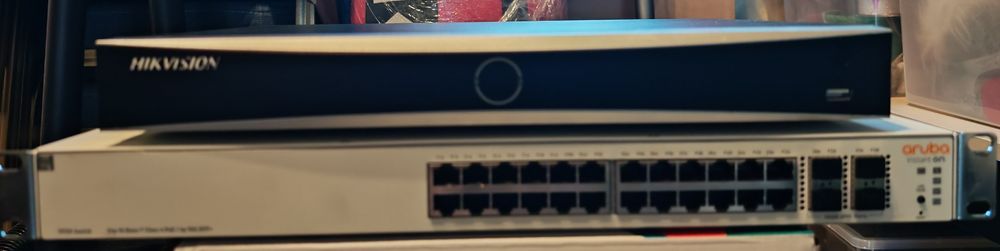 6 camere Hikvision DS-2CD2087G2-LU + 1 camera Hikvision DS-2SE4C425MWG-E + 1 NVR Hikvision DS-7616NXI-I2/16/P/S + 1 switch HP ARUBA INSTANT-ON JL683A