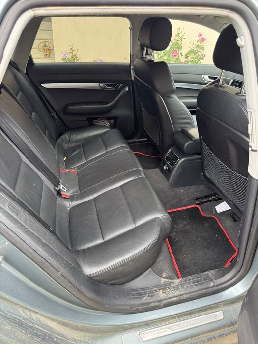 Audi A6 allroad pe partea dreapta
