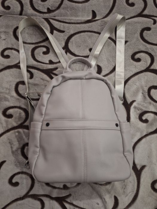 Сива раница за 22лв