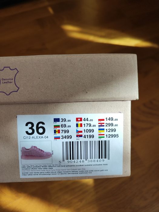 Велурени обувки за момиче на Lasocki