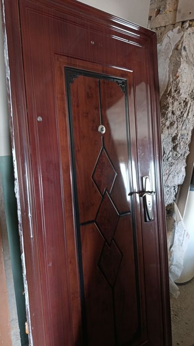 Дверь входная в отличном состоянии.