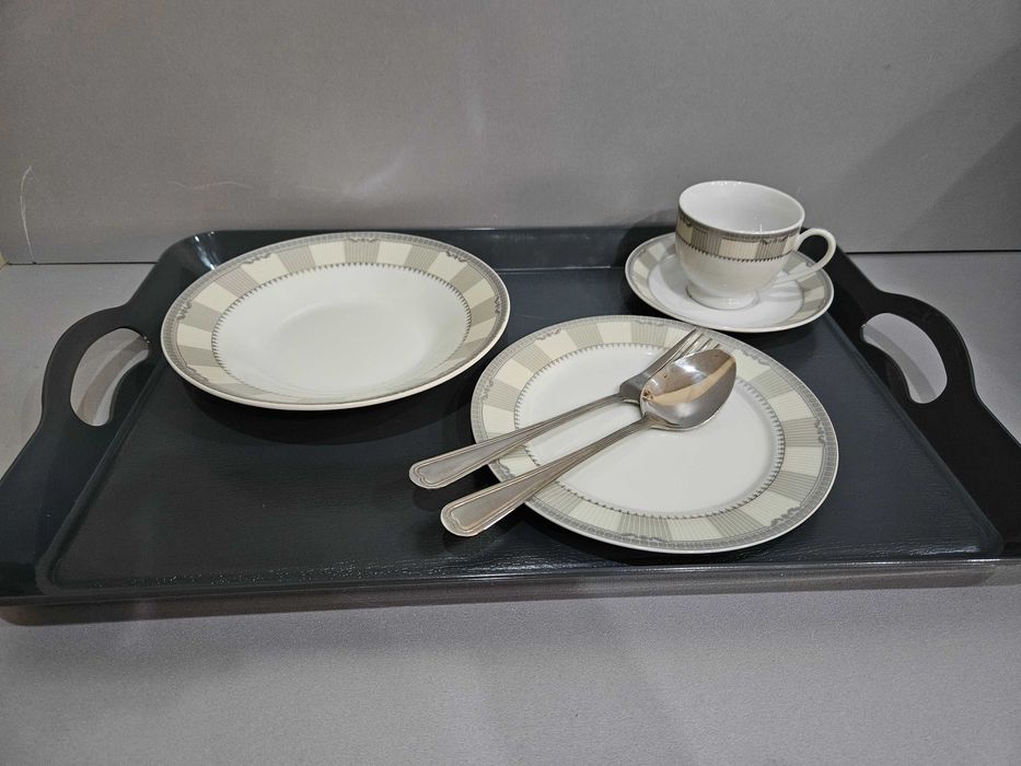 Пластмасови табли са сервиране и отсервиране! Табла за бързо хранене