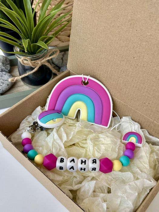 Силиконов клипс за биберон с име и гризалка