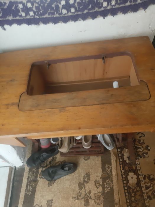 Vand mașinii  de cusut singer si praf pret negociabil in stare de functionare